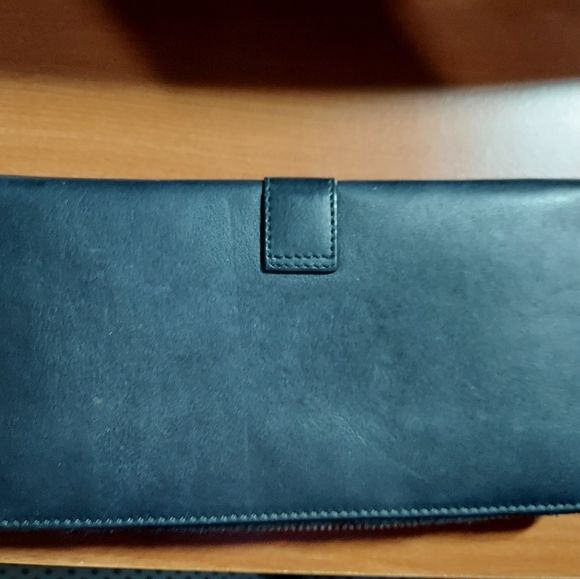 Yves Saint Laurent Classic Y Zippy Wallet - Picture 2 of 5